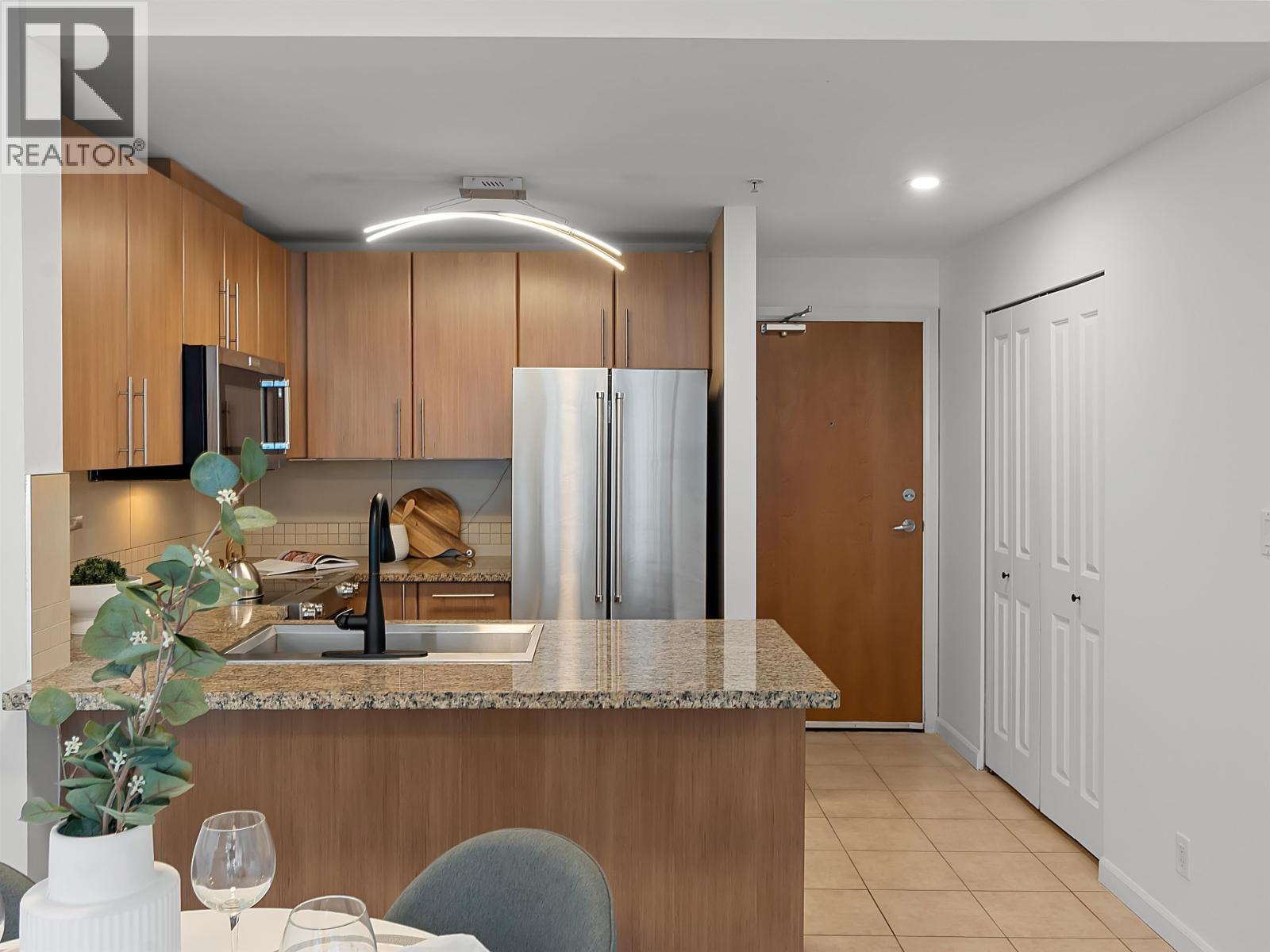 2010 892 Carnarvon Street, New Westminster, British Columbia V3M 0C5 - Photo 7 - R3101041