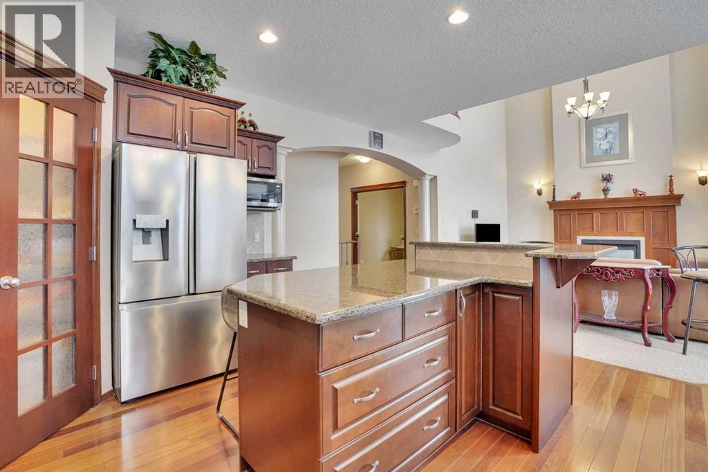 160 Tremblant Way SW, Calgary, Alberta  T3H 0B8 - Photo 5 - A2298595