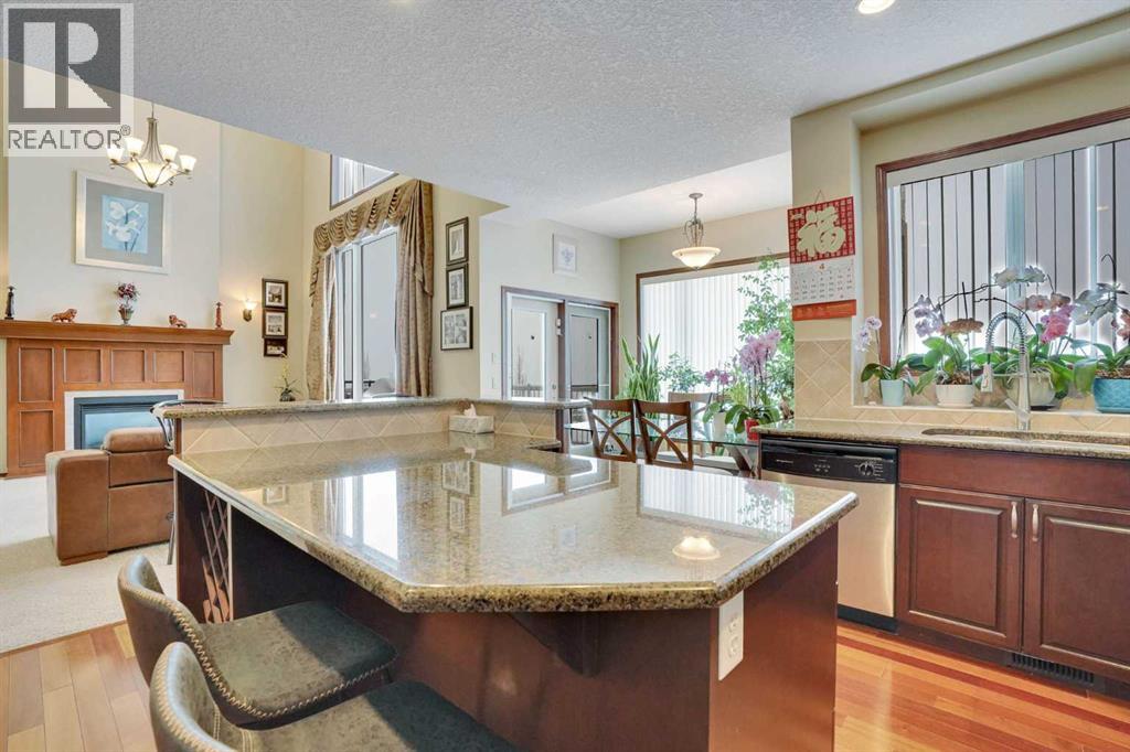 160 Tremblant Way SW, Calgary, Alberta  T3H 0B8 - Photo 6 - A2298595