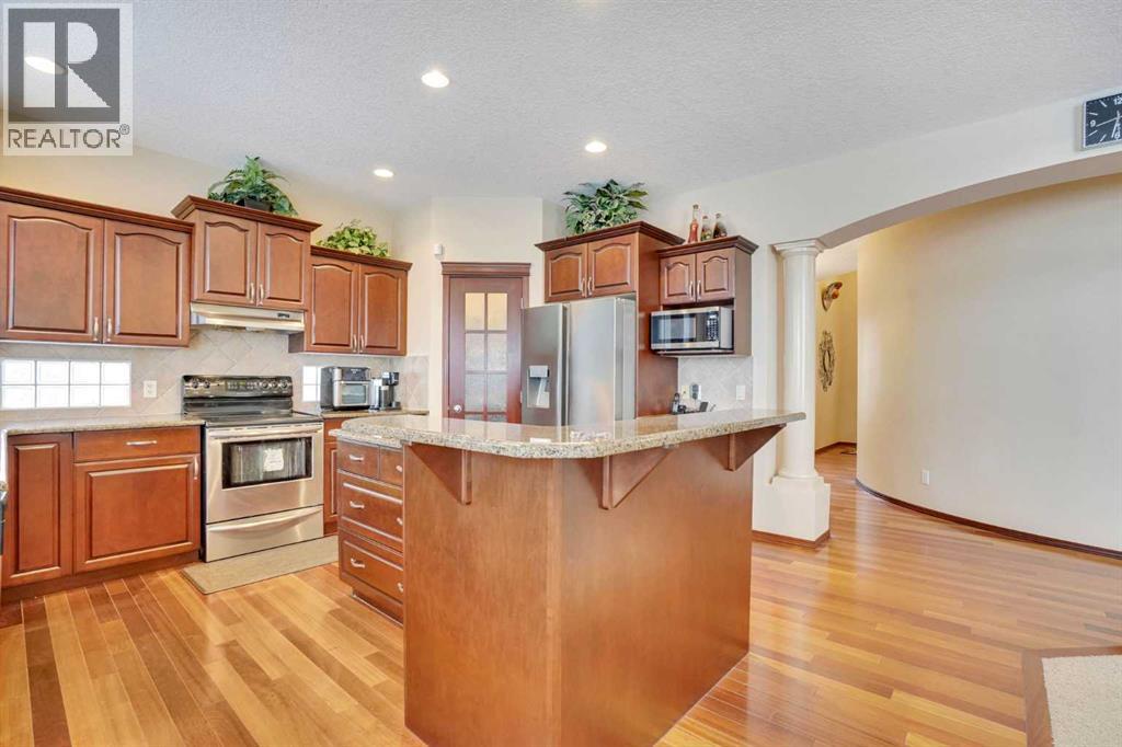 160 Tremblant Way SW, Calgary, Alberta  T3H 0B8 - Photo 4 - A2298595