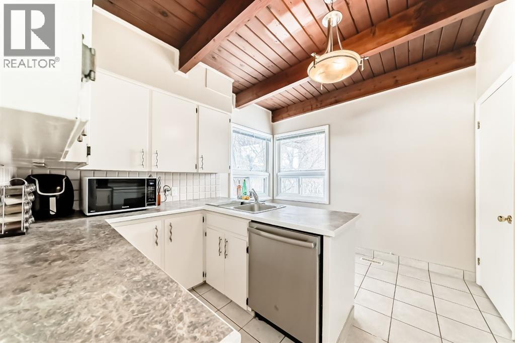 19 Meadowview Road SW, Calgary, Alberta  T2V 1V9 - Photo 10 - A2299309