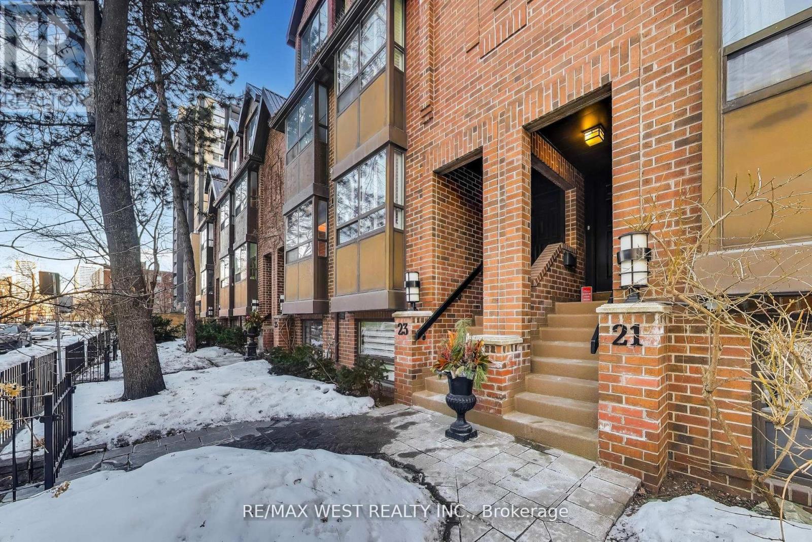 21 Dundonald Street, Toronto, Ontario  M4Y 1K3 - Photo 2 - C13003666