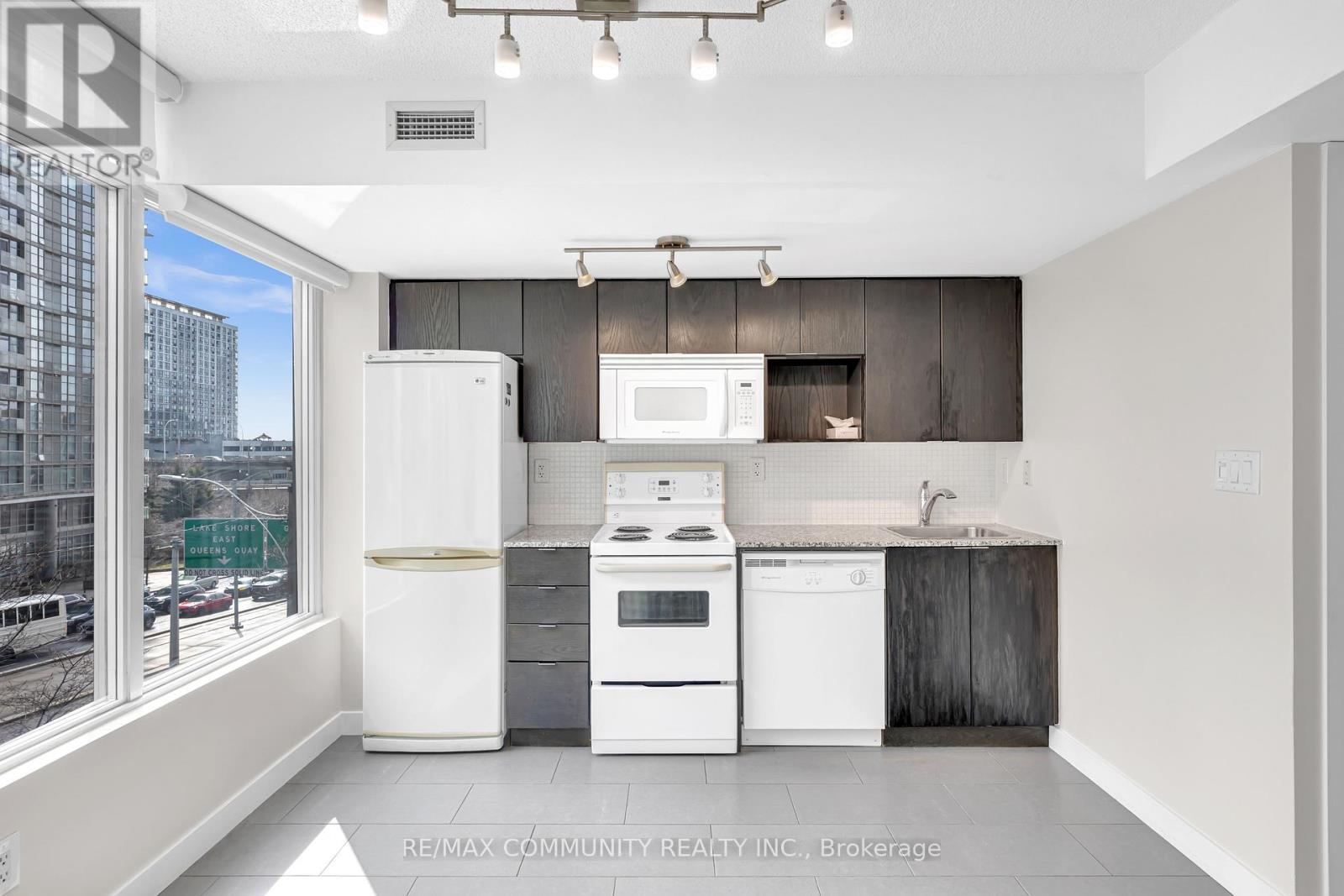 321 - 15 Brunel Court, Toronto, Ontario  M5V 3Y6 - Photo 8 - C13003732