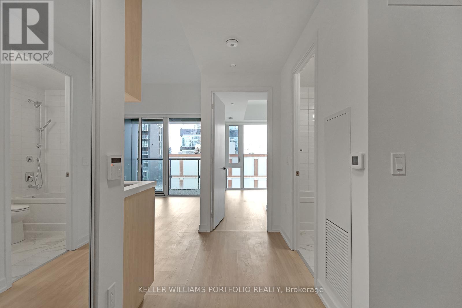 914 - 158 Front Street E, Toronto, Ontario  M5A 0K9 - Photo 2 - C13003770