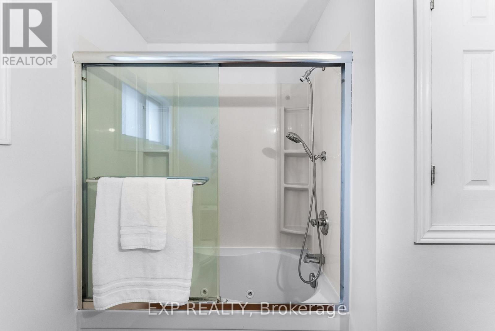 16 Lorne Street, Georgina, Ontario L0E 1L0 - Photo 18 - N13003676