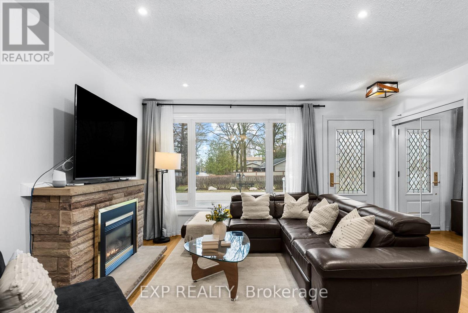 16 Lorne Street, Georgina, Ontario L0E 1L0 - Photo 3 - N13003676