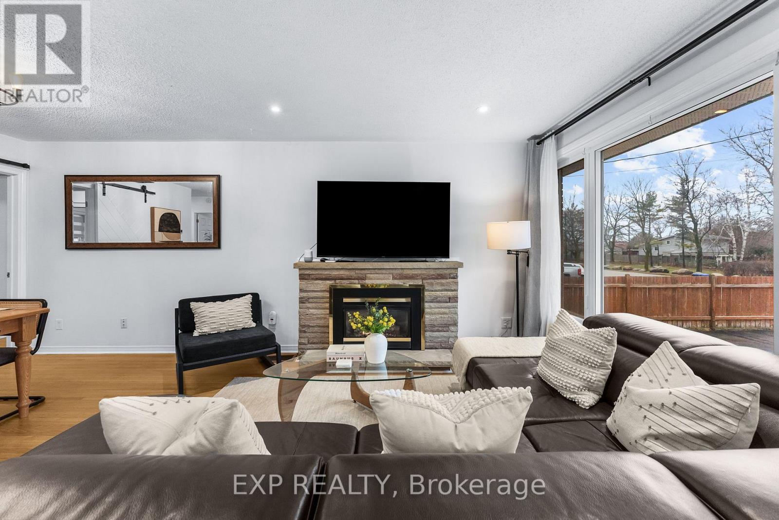 16 Lorne Street, Georgina, Ontario L0E 1L0 - Photo 4 - N13003676