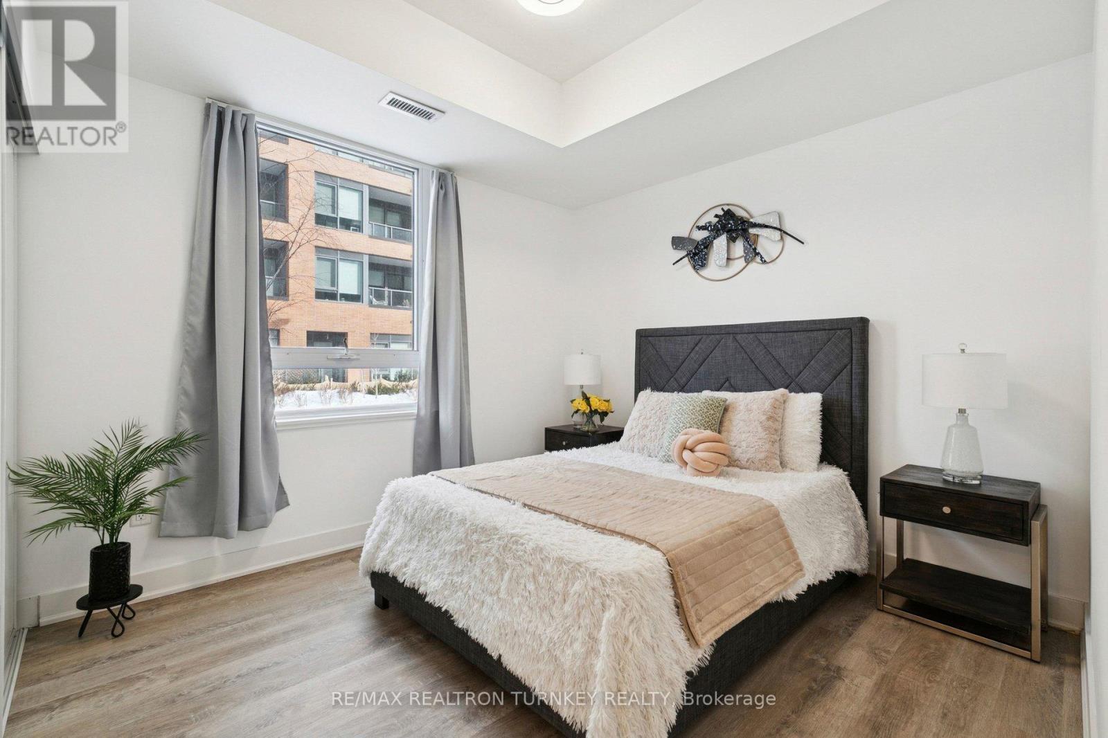 018 - 185 Deerfield Road, Newmarket, Ontario  L3Y 0G7 - Photo 2 - N13003760