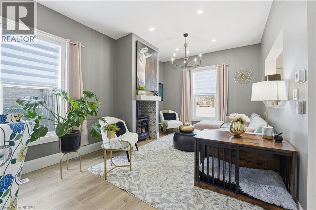 92 Walnut Street, Brantford, Ontario  N3T 1H4 - Photo 4 - 40819379