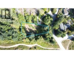 5661 SALMON DRIVE, Sechelt, British Columbia