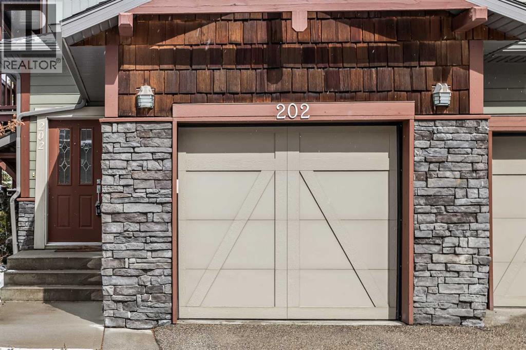 202, 70 Dyrgas Gate, Canmore, Alberta  T1W 3J6 - Photo 2 - A2299757