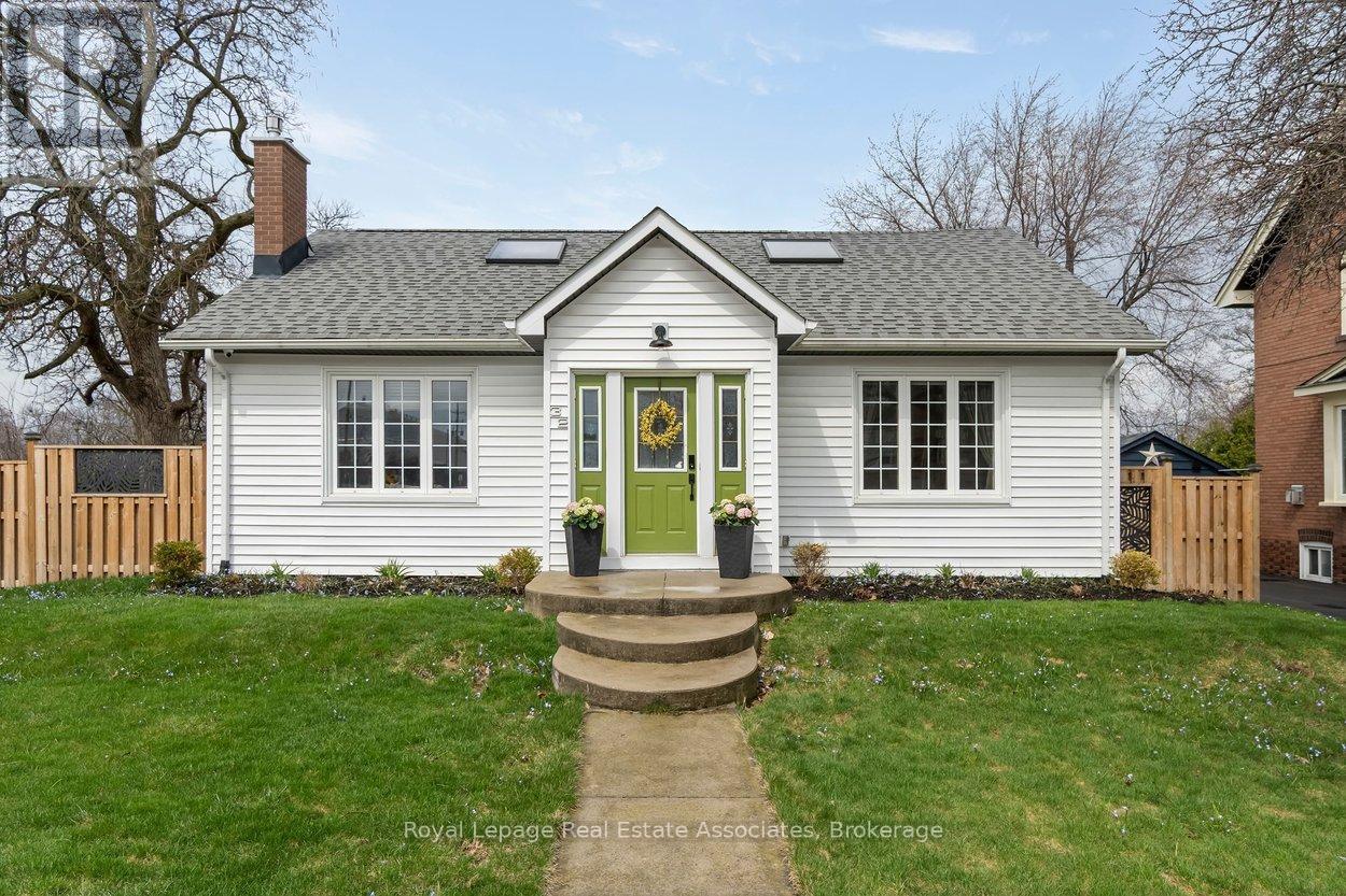 32 CRAIG STREET, Brampton, Ontario