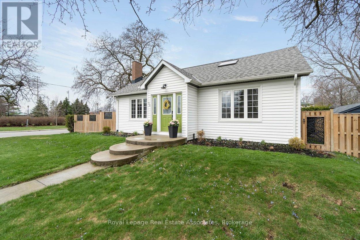 32 Craig Street, Brampton, Ontario  L6Y 1J1 - Photo 2 - W13003720