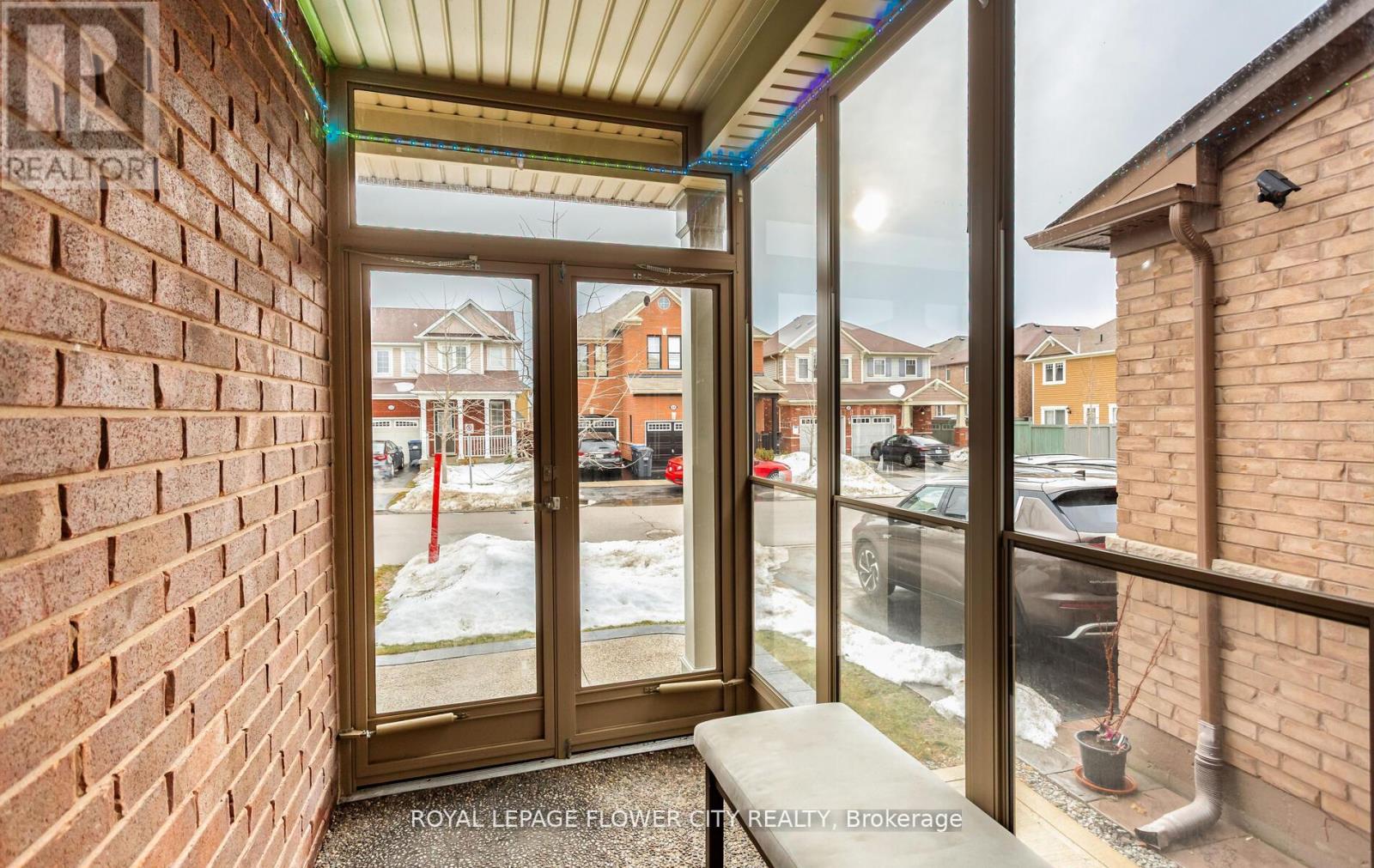 21 Arkwright Drive, Brampton, Ontario  L7A 0V2 - Photo 6 - W13003726