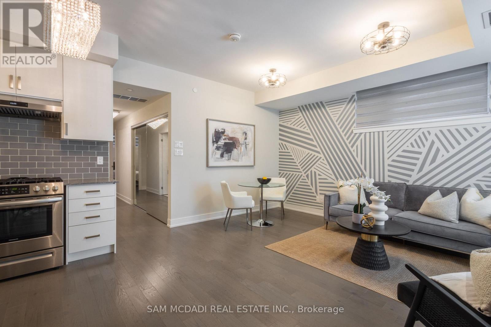 1 - 670 Atwater Avenue, Mississauga, Ontario L5G 0B6 - Photo 2 - W13003736