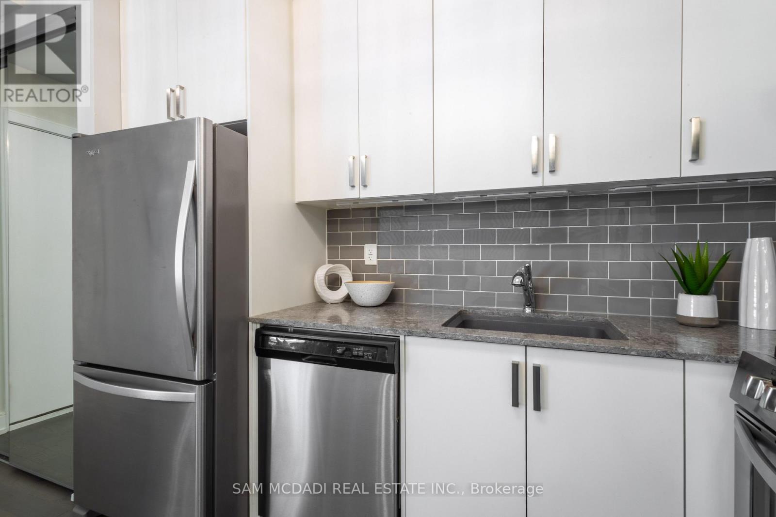 1 - 670 Atwater Avenue, Mississauga, Ontario L5G 0B6 - Photo 6 - W13003736