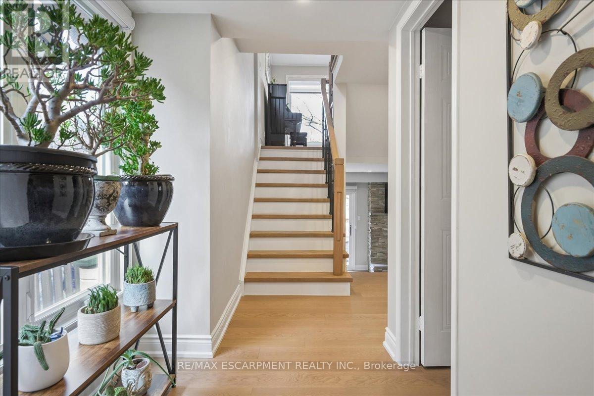 163 Romain Crescent, Oakville, Ontario L6H 5A7 - Photo 8 - W13003754