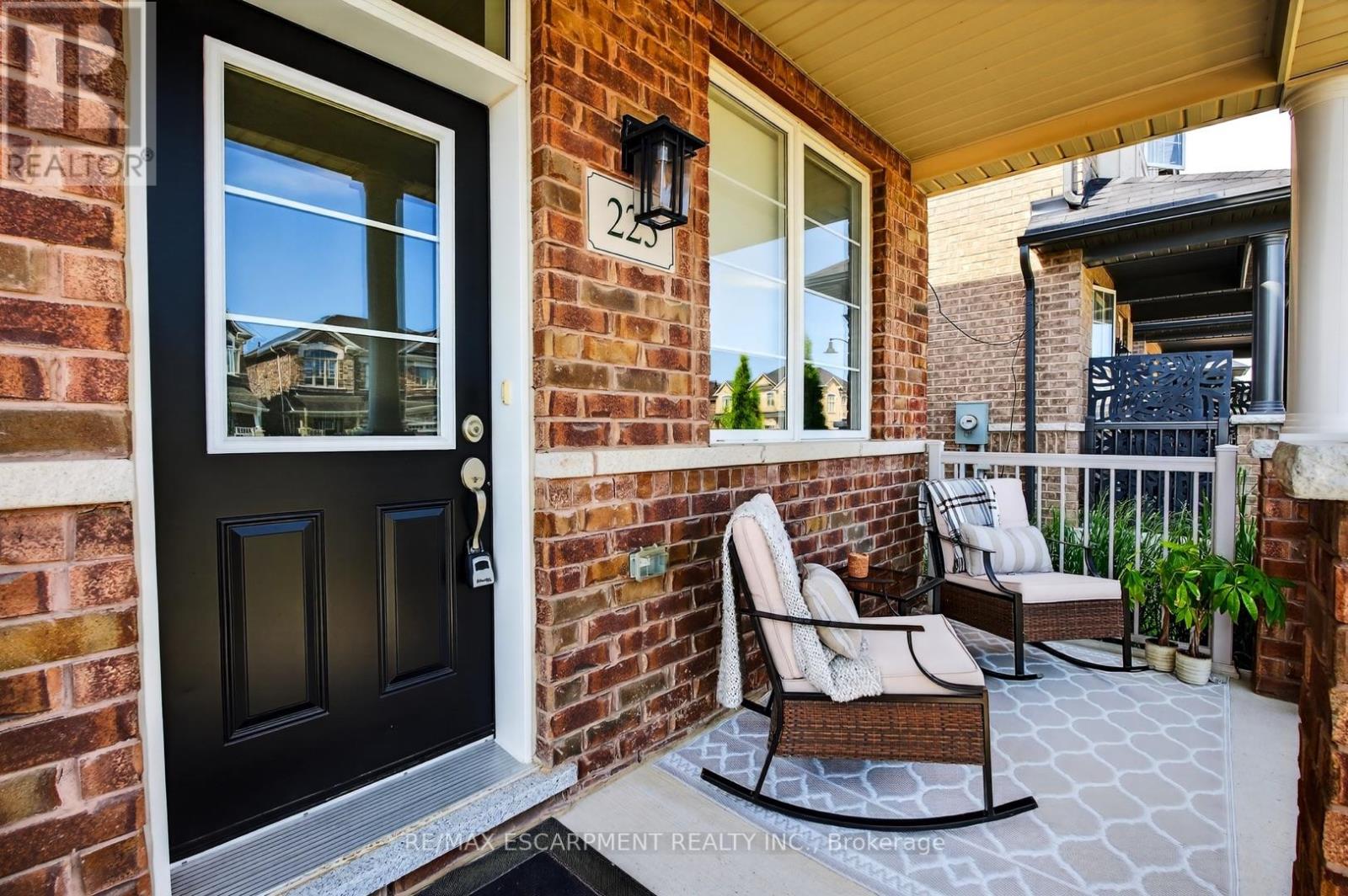 225 Skinner Road S, Hamilton, Ontario  L0R 2H1 - Photo 3 - X13003756