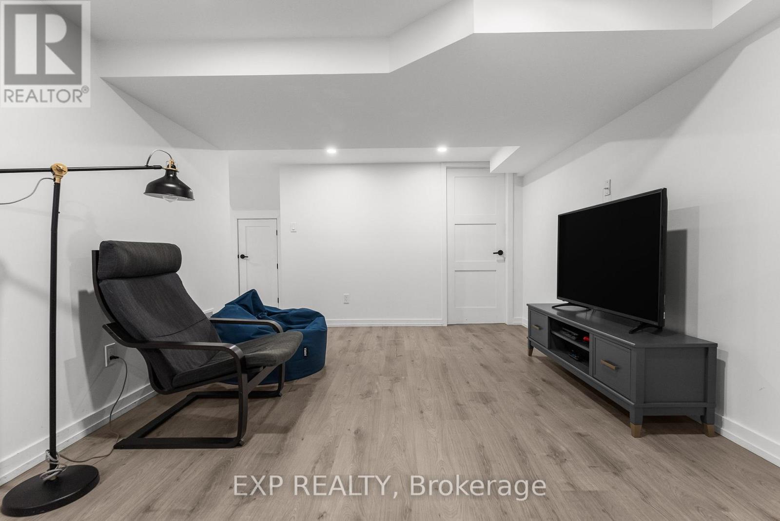 16 Lorne Street, Georgina, Ontario L0E 1L0 - Photo 27 - N13003676