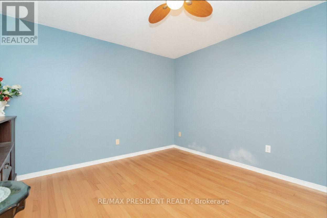 3211 Bloomfield Drive, Mississauga, Ontario  L5N 6V2 - Photo 14 - W12732102