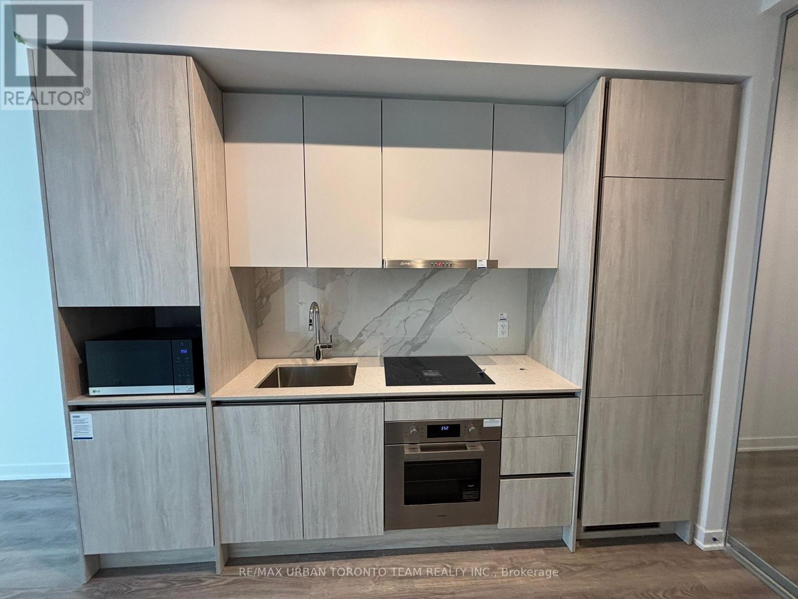 2507 - 180 Front Street E, Toronto, Ontario  M5A 0A9 - Photo 4 - C12869168