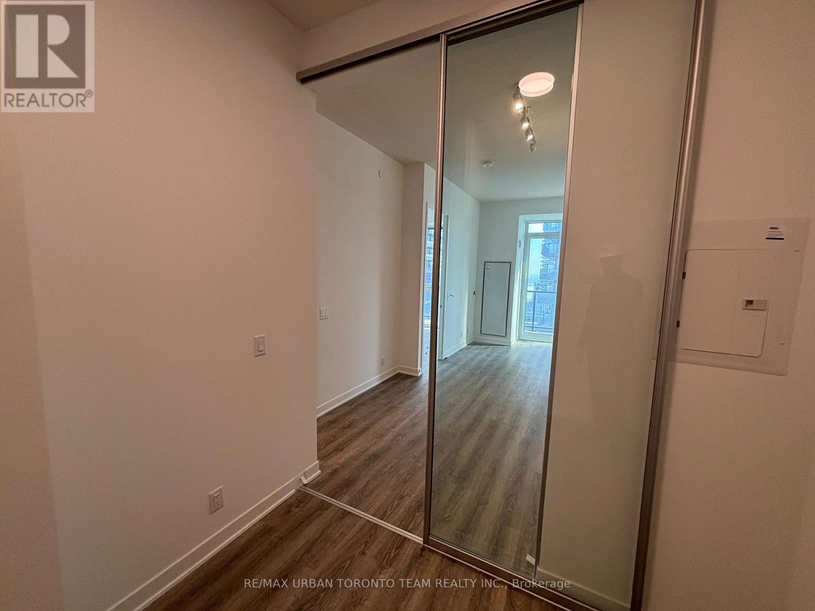 2507 - 180 Front Street E, Toronto, Ontario  M5A 0A9 - Photo 12 - C12869168