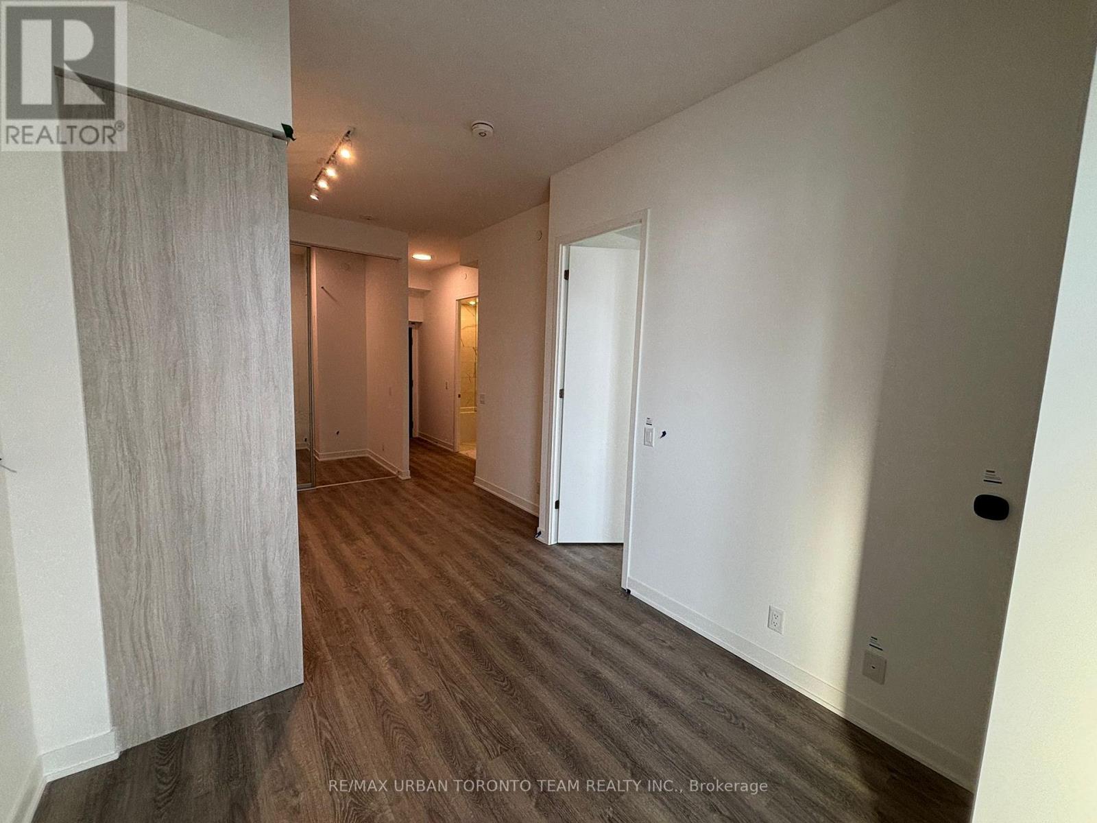 2507 - 180 Front Street E, Toronto, Ontario  M5A 0A9 - Photo 3 - C12869168