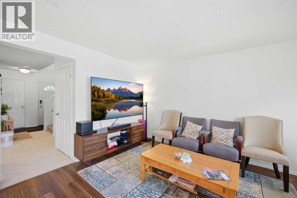 80 Martinglen Way NE, Calgary, Alberta  T3J 3J1 - Photo 6 - A2301073