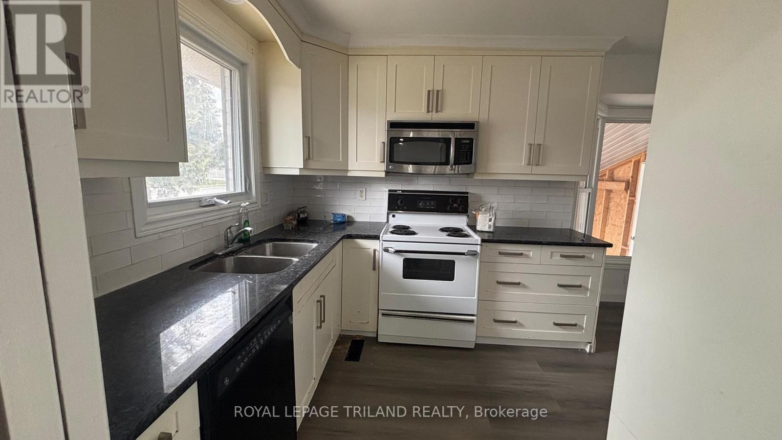 136 River Run Terrace, London East, Ontario  N5W 5Z1 - Photo 3 - X13003842