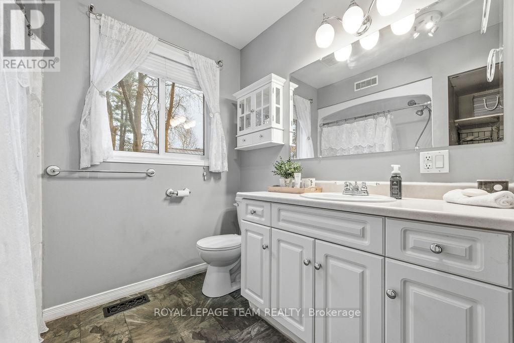 40 Pine Avenue, Renfrew, Ontario  K7V 2P7 - Photo 15 - X13003844