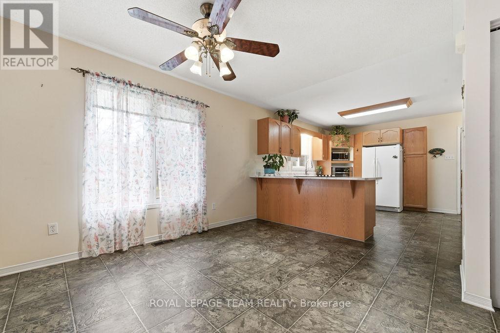 40 Pine Avenue, Renfrew, Ontario  K7V 2P7 - Photo 9 - X13003844