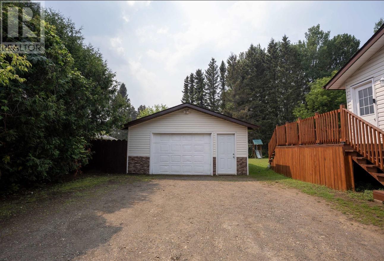 2031 Murphy Ave, Thunder Bay, Ontario  P7K 1G7 - Photo 2 - TB2600705
