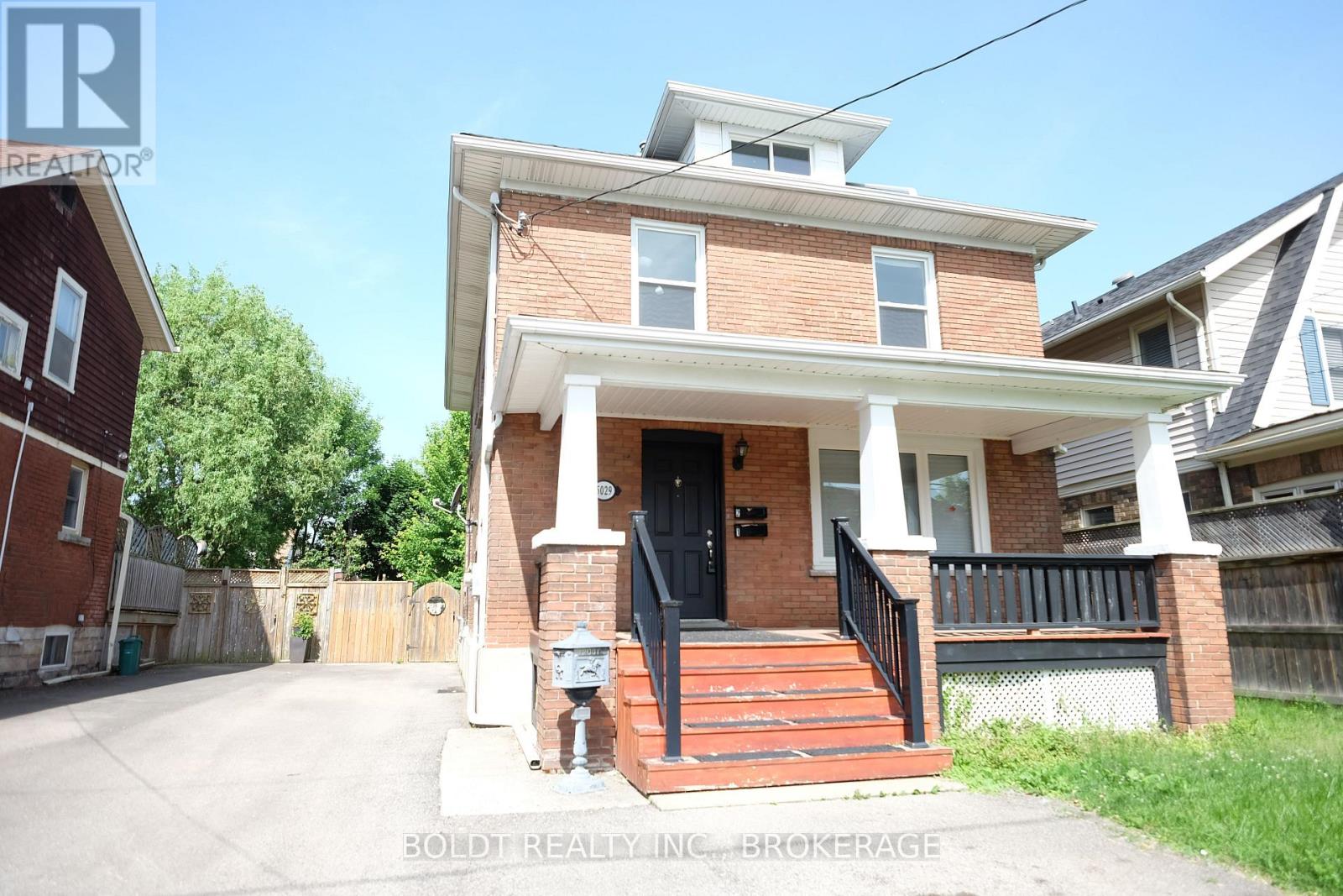 2 - 5029 Fourth Avenue, Niagara Falls, Ontario  L2E 4P5 - Photo 1 - X13003948