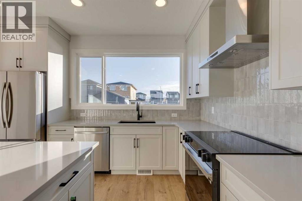 367 Fireside Drive, Cochrane, Alberta T4C 3E1 - Photo 2 - A2283394