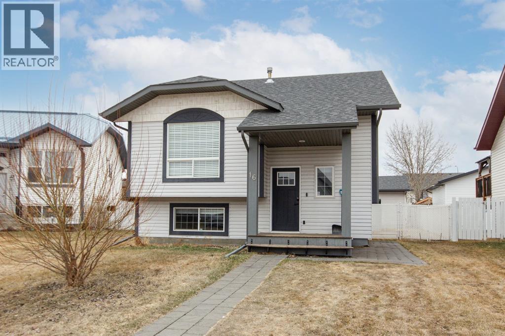 16 Johnson Close, Penhold, Alberta