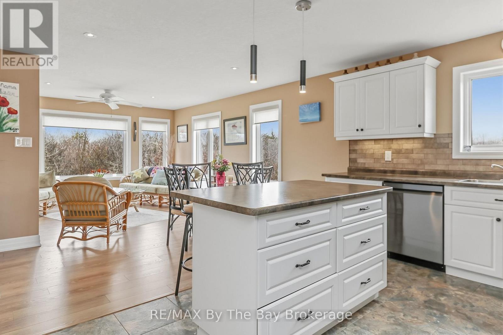 122 New York Avenue, Wasaga Beach, Ontario  L9Z 3A8 - Photo 11 - S13003906