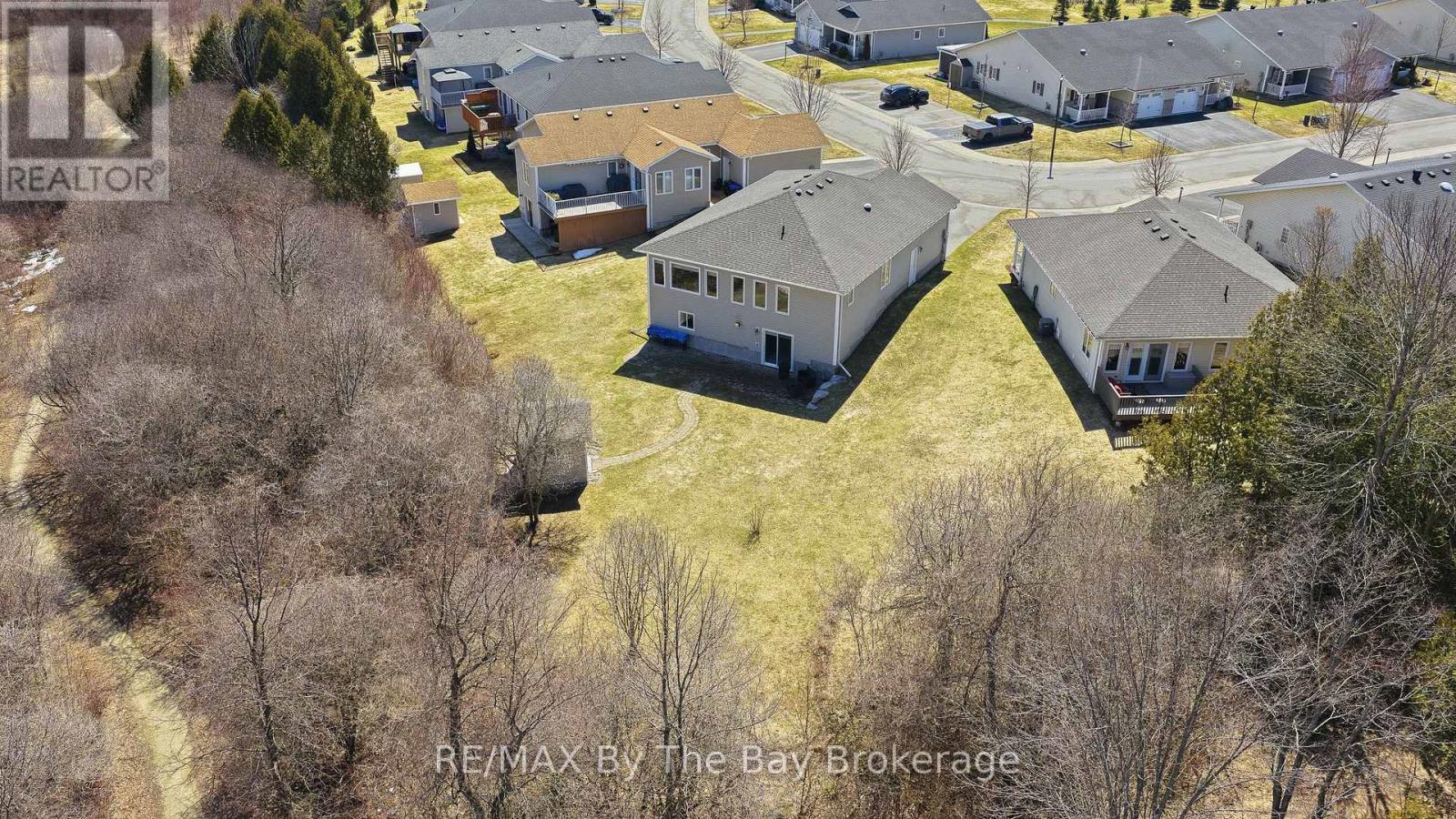 122 New York Avenue, Wasaga Beach, Ontario  L9Z 3A8 - Photo 2 - S13003906