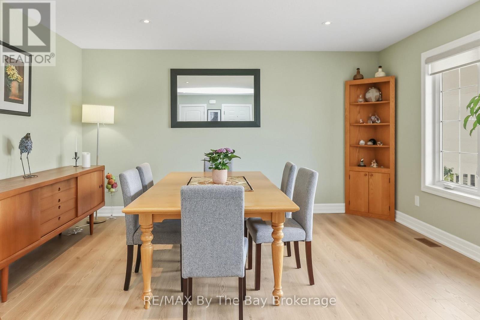 122 New York Avenue, Wasaga Beach, Ontario  L9Z 3A8 - Photo 6 - S13003906