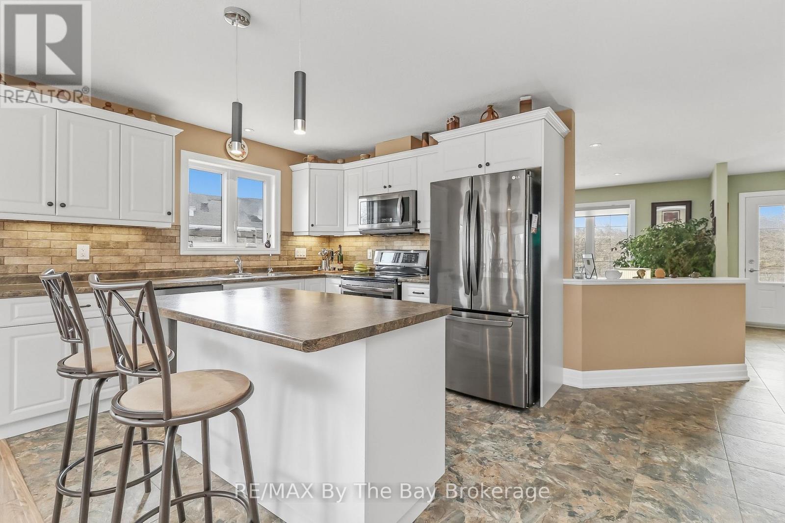 122 New York Avenue, Wasaga Beach, Ontario  L9Z 3A8 - Photo 7 - S13003906