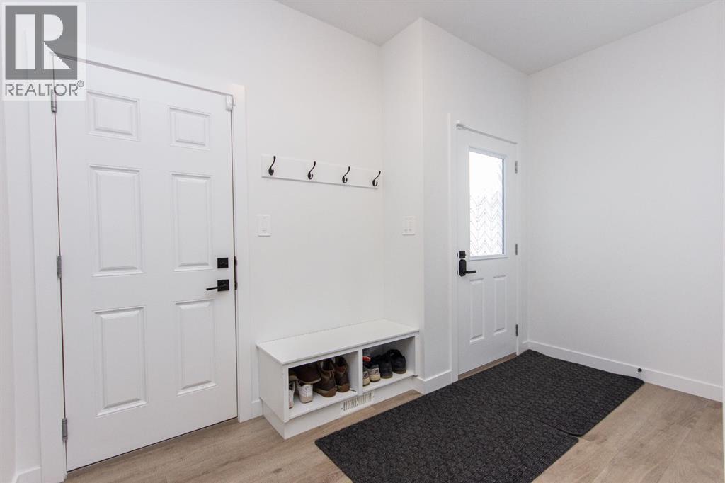 66 Henderson Crescent, Penhold, Alberta  T0M 1R0 - Photo 2 - A2290633