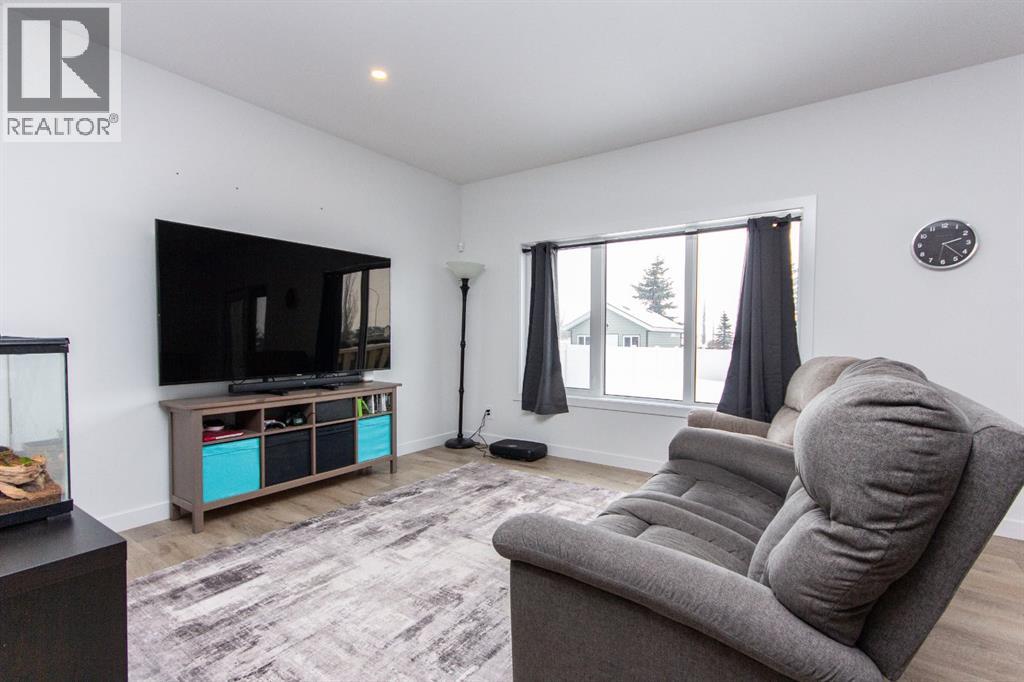 66 Henderson Crescent, Penhold, Alberta  T0M 1R0 - Photo 7 - A2290633