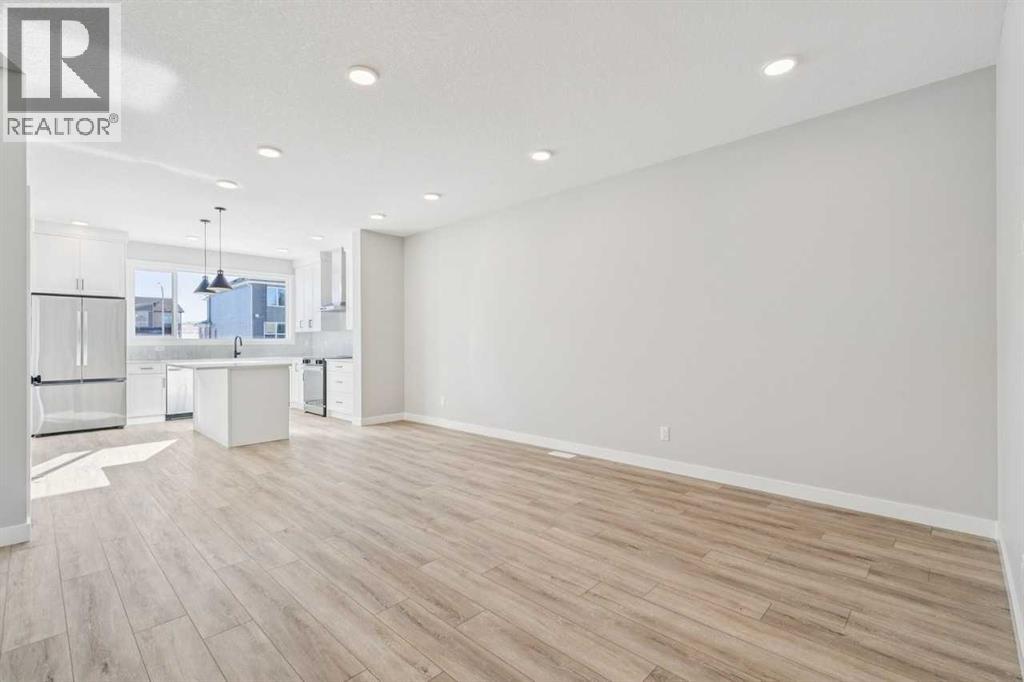 335 Fireside Drive, Cochrane, Alberta  T4C 3E1 - Photo 3 - A2300308