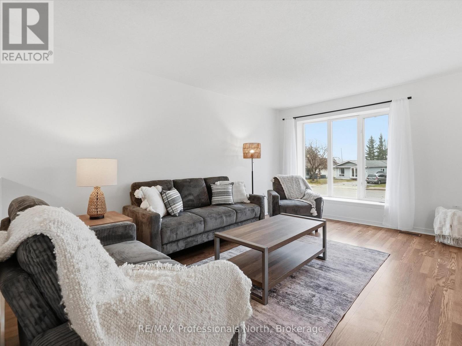 29 Pinecone Dr., Bracebridge, Ontario  P1L 2G3 - Photo 1 - X13003924