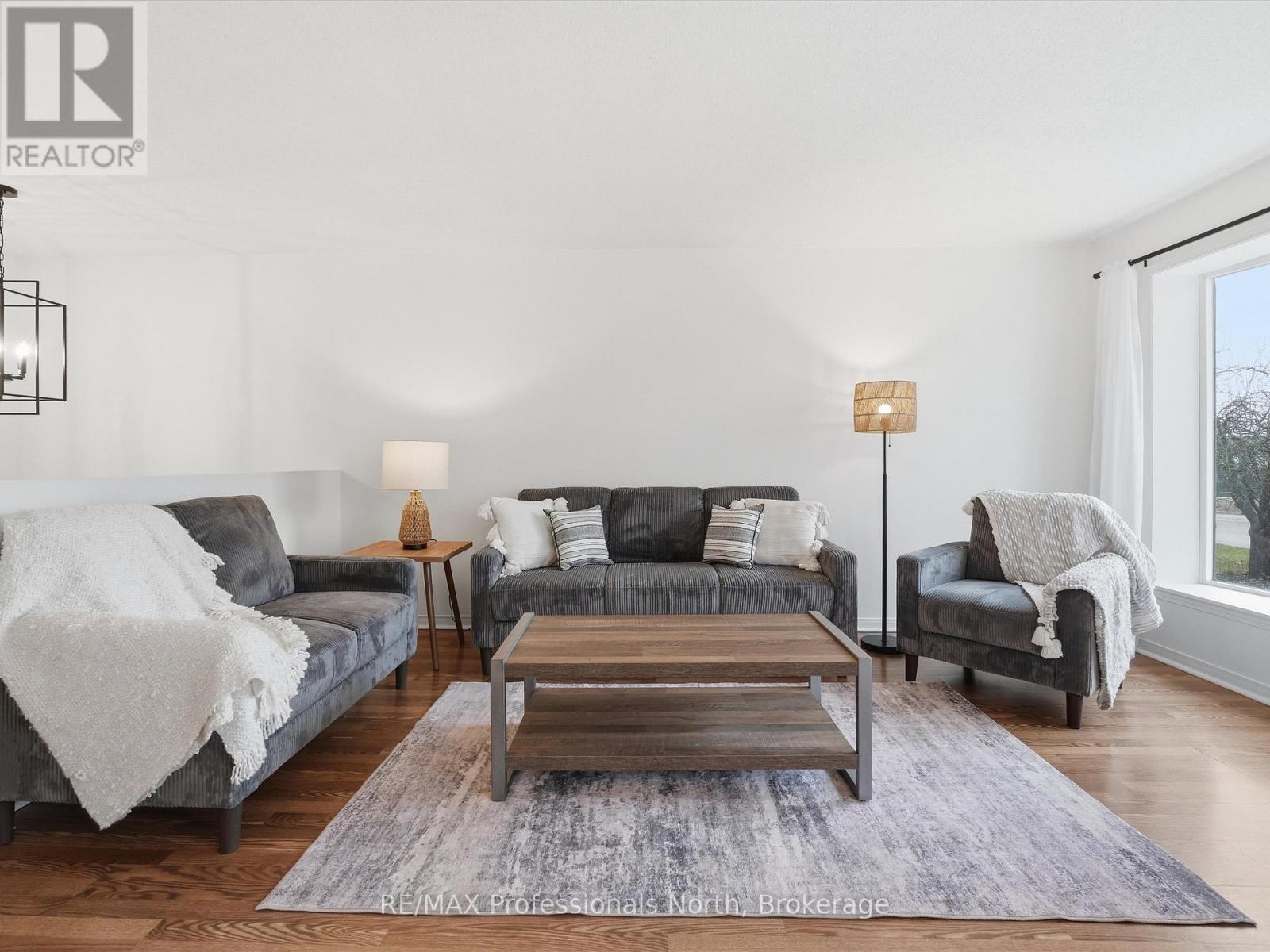 29 Pinecone Dr., Bracebridge, Ontario  P1L 2G3 - Photo 2 - X13003924