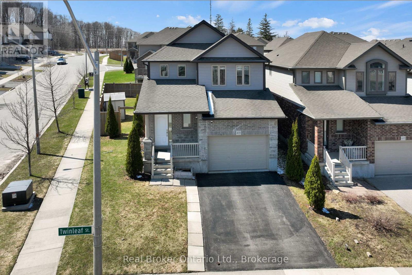 433 Twinleaf Street, Waterloo, Ontario  N2V 0B5 - Photo 3 - X13003950