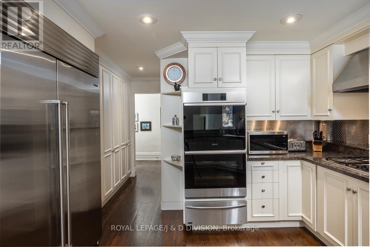 17 Parkwood Avenue, Toronto, Ontario  M4V 2W9 - Photo 15 - C13003814