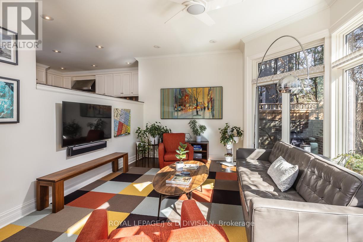 17 Parkwood Avenue, Toronto, Ontario  M4V 2W9 - Photo 17 - C13003814