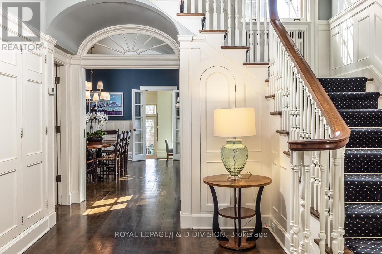 17 Parkwood Avenue, Toronto, Ontario  M4V 2W9 - Photo 2 - C13003814