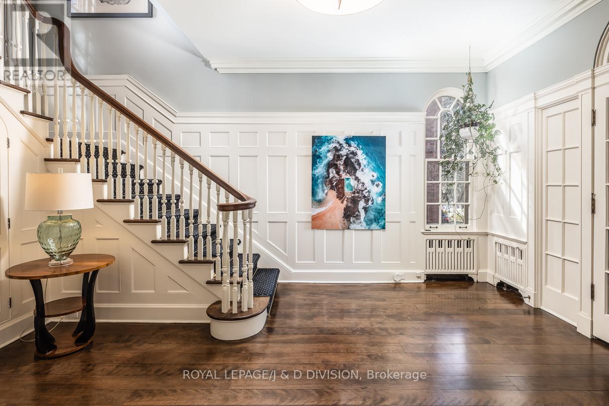 17 Parkwood Avenue, Toronto, Ontario  M4V 2W9 - Photo 3 - C13003814