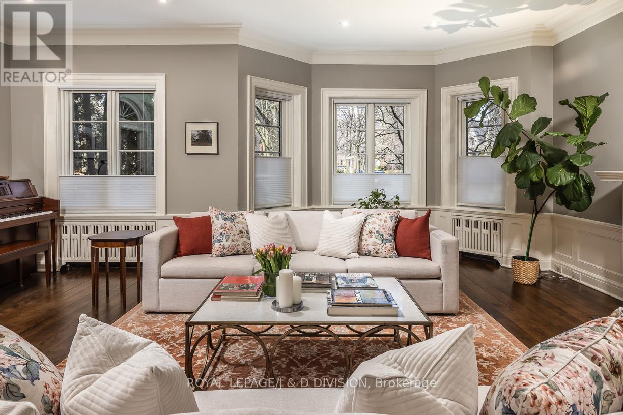 17 Parkwood Avenue, Toronto, Ontario  M4V 2W9 - Photo 6 - C13003814